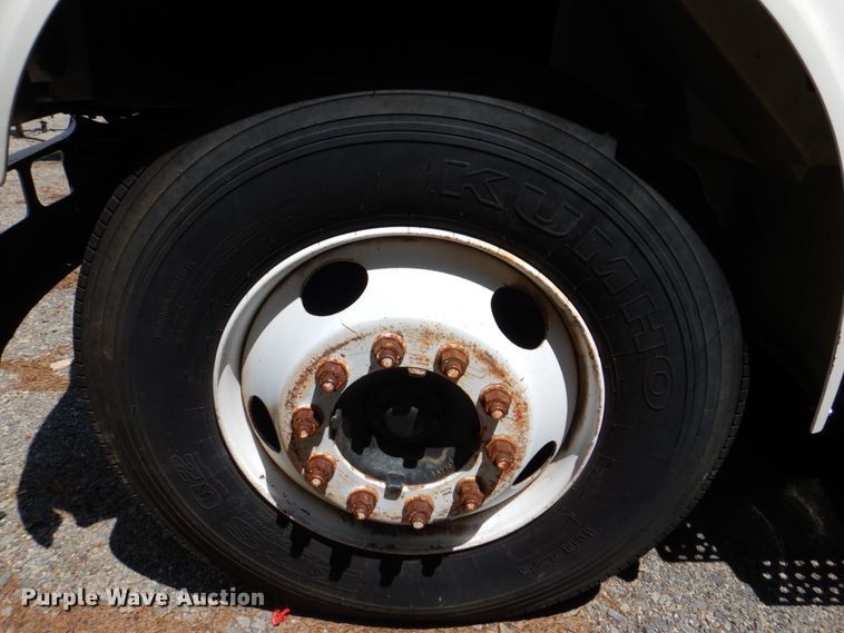 image for item DS8046 2001 International 4700  box truck