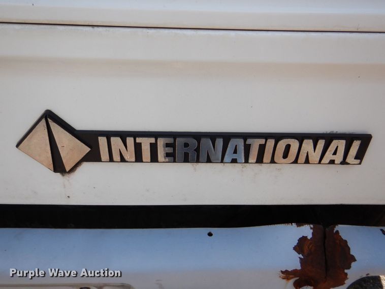 image for item DS8046 2001 International 4700  box truck