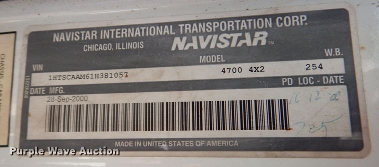 image for item DS8046 2001 International 4700  box truck