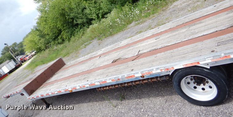 image for item DS8135 2008 Reinke  drop deck trailer