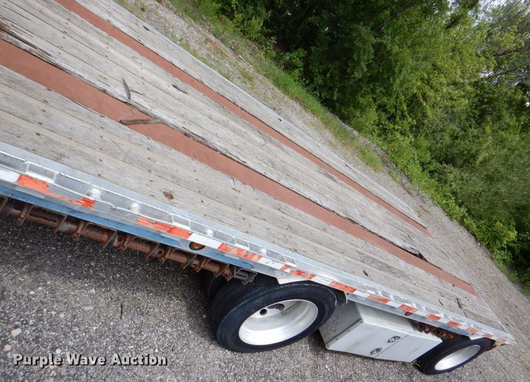 image for item DS8135 2008 Reinke  drop deck trailer