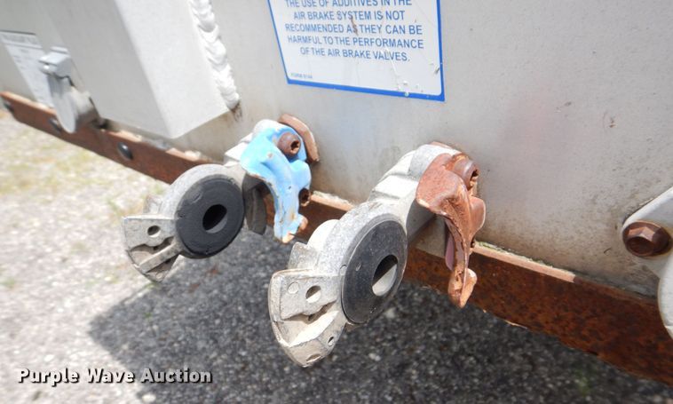 image for item DS8135 2008 Reinke  drop deck trailer