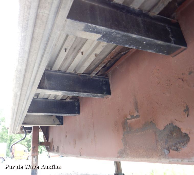 image for item DS8135 2008 Reinke  drop deck trailer