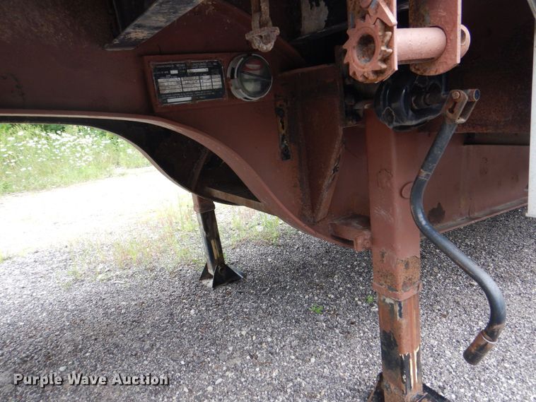 image for item DS8135 2008 Reinke  drop deck trailer