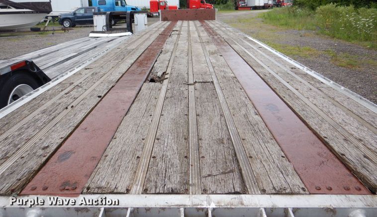 image for item DS8135 2008 Reinke  drop deck trailer