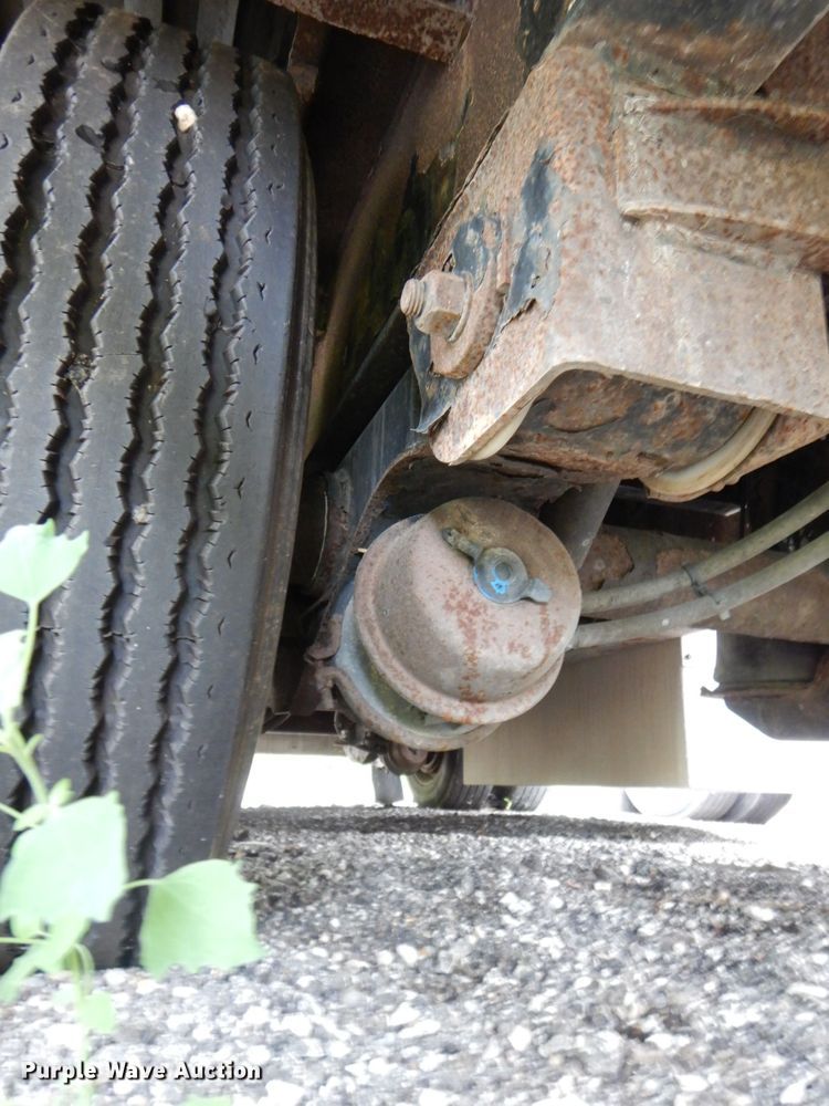 image for item DS8135 2008 Reinke  drop deck trailer