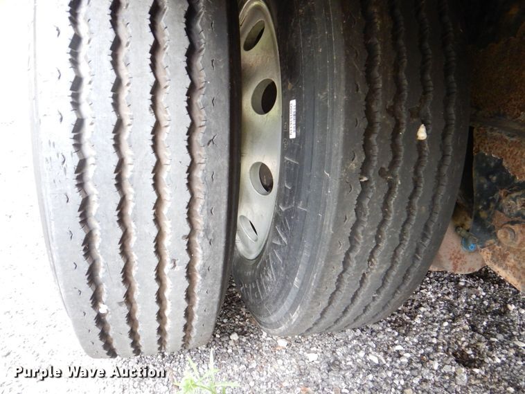 image for item DS8135 2008 Reinke  drop deck trailer