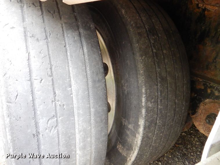 image for item DS8135 2008 Reinke  drop deck trailer