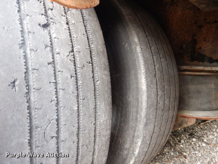 image for item DS8135 2008 Reinke  drop deck trailer