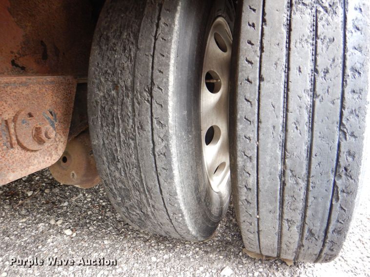 image for item DS8135 2008 Reinke  drop deck trailer