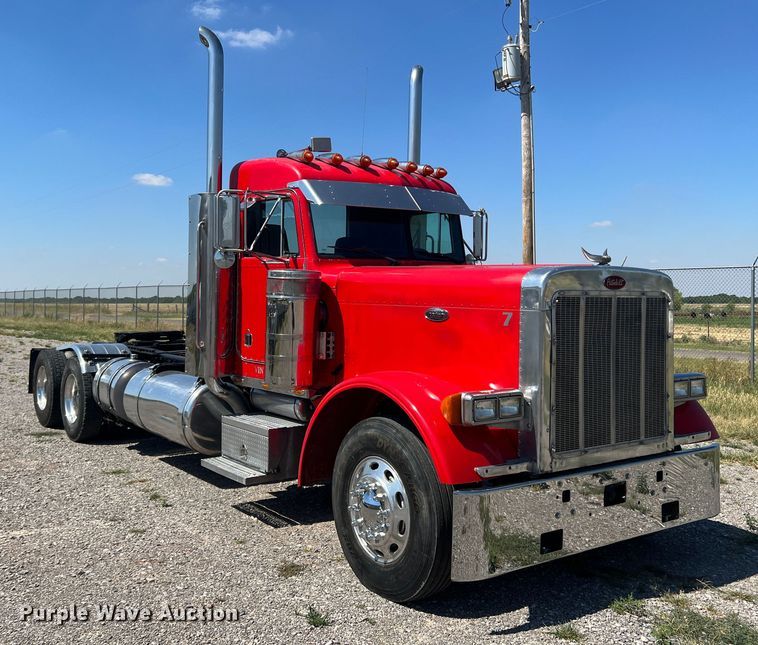 image for item DS8392 1999 Peterbilt 379  semi truck