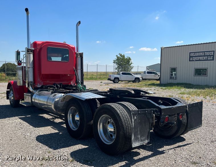 image for item DS8392 1999 Peterbilt 379  semi truck