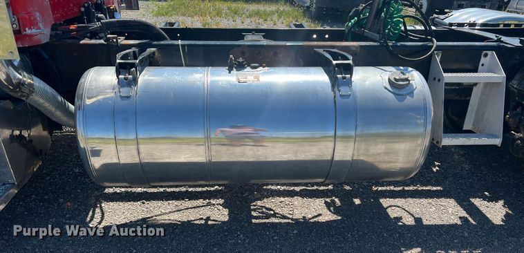 image for item DS8392 1999 Peterbilt 379  semi truck