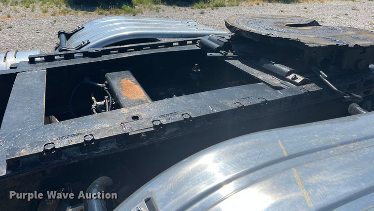 image for item DS8392 1999 Peterbilt 379  semi truck