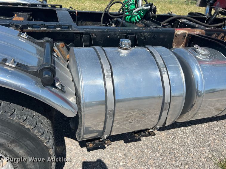 image for item DS8392 1999 Peterbilt 379  semi truck