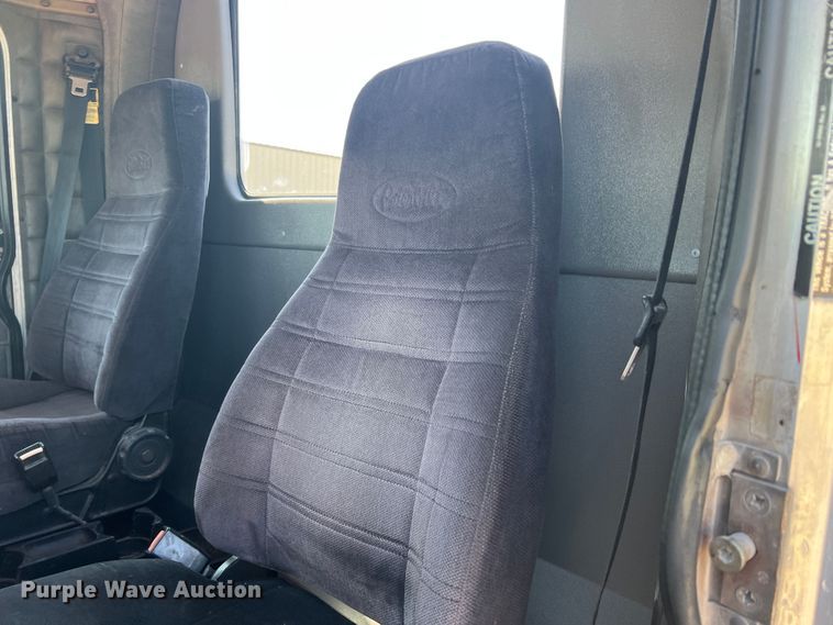 image for item DS8392 1999 Peterbilt 379  semi truck