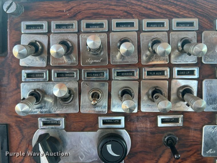 image for item DS8392 1999 Peterbilt 379  semi truck