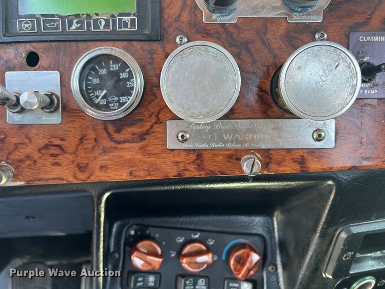 image for item DS8392 1999 Peterbilt 379  semi truck