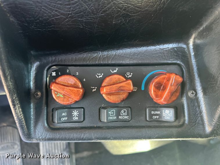 image for item DS8392 1999 Peterbilt 379  semi truck