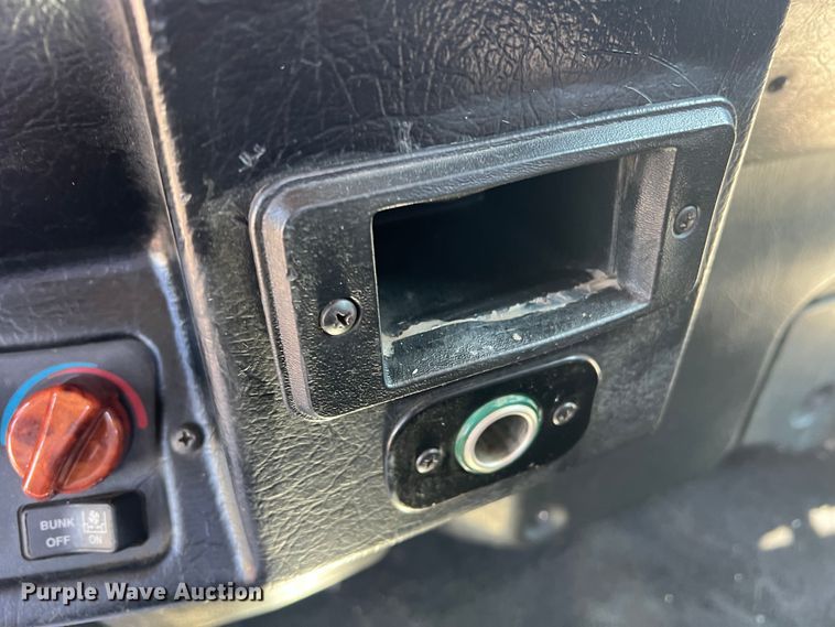 image for item DS8392 1999 Peterbilt 379  semi truck