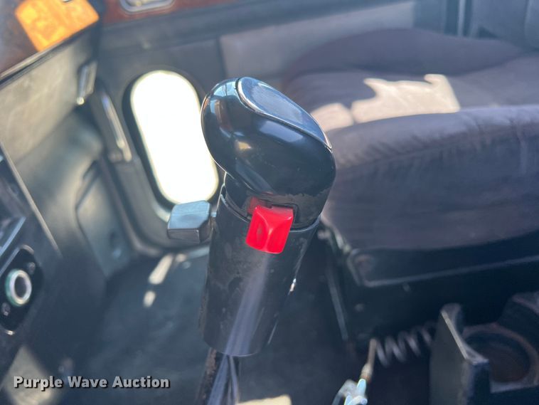 image for item DS8392 1999 Peterbilt 379  semi truck