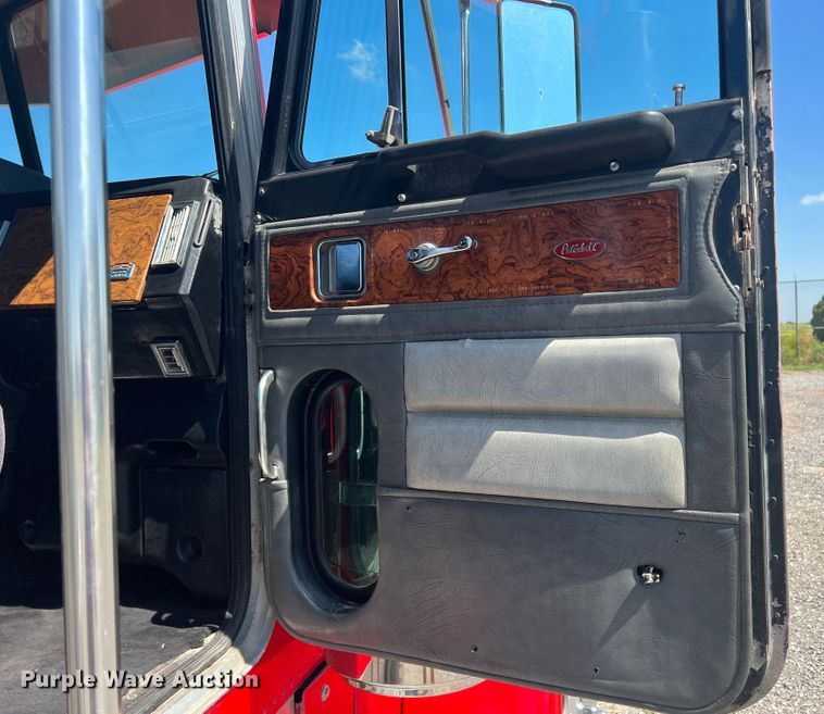 image for item DS8392 1999 Peterbilt 379  semi truck