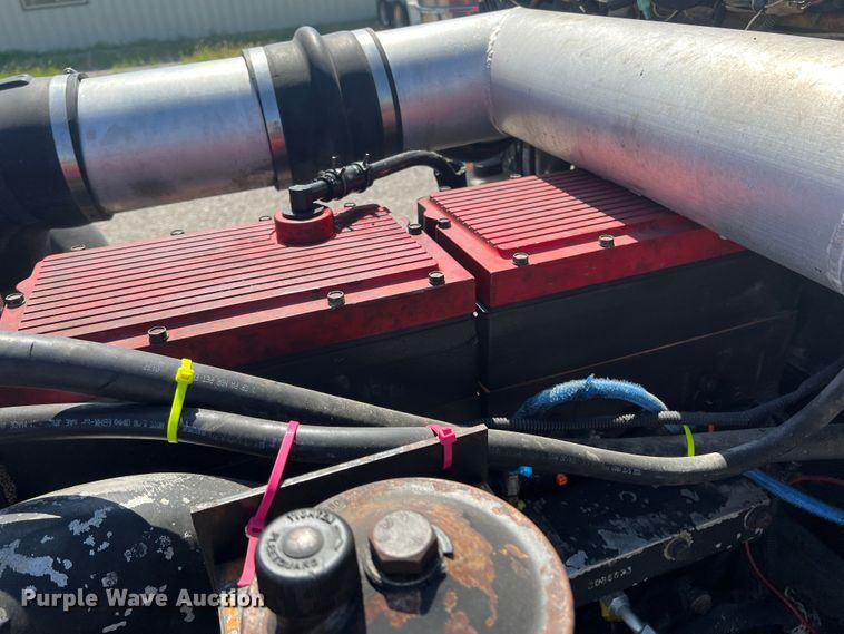 image for item DS8392 1999 Peterbilt 379  semi truck