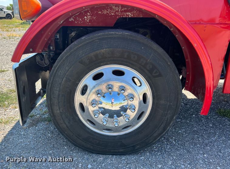 image for item DS8392 1999 Peterbilt 379  semi truck