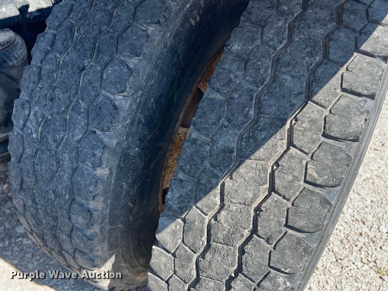 image for item DS8392 1999 Peterbilt 379  semi truck