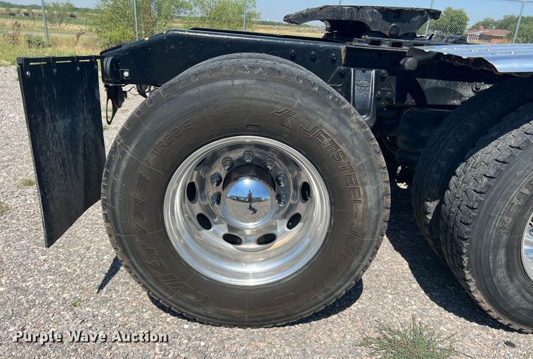 image for item DS8392 1999 Peterbilt 379  semi truck