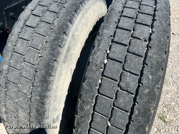 image for item DS8392 1999 Peterbilt 379  semi truck