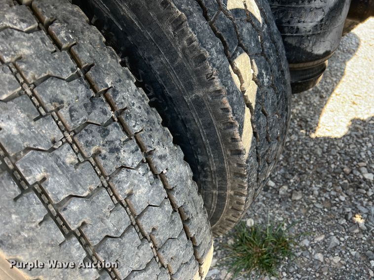 image for item DS8392 1999 Peterbilt 379  semi truck