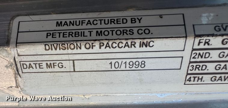 image for item DS8392 1999 Peterbilt 379  semi truck