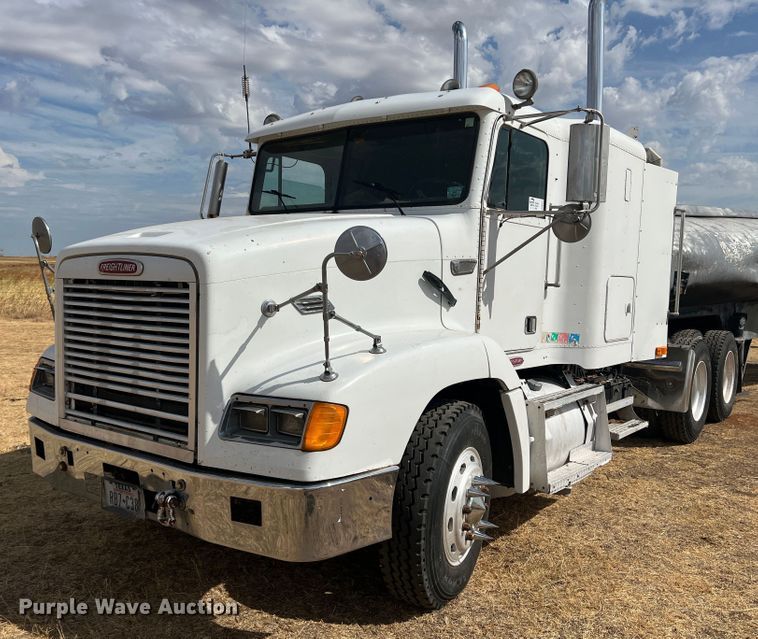 image for item DS8477 1997 Freightliner FLD  semi truck