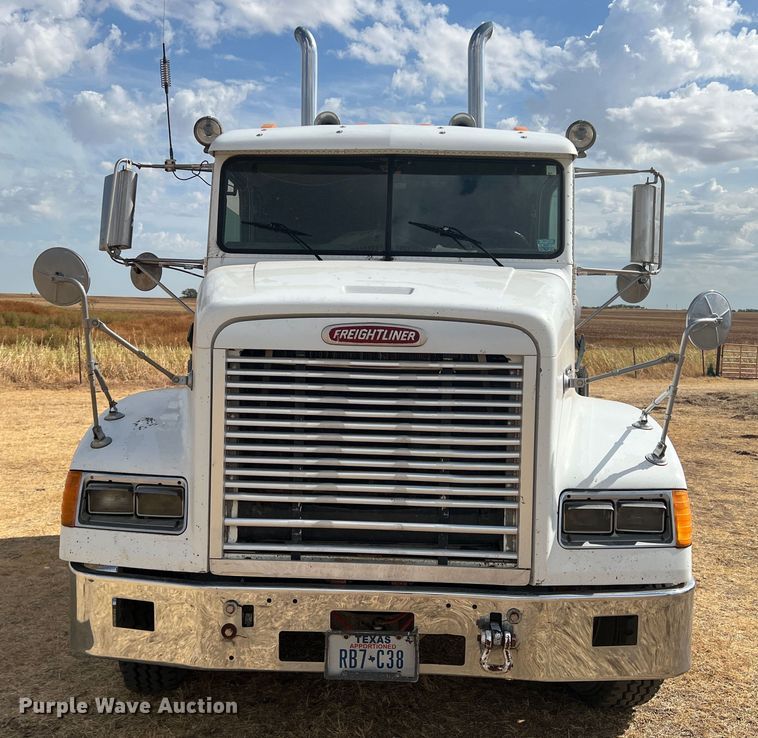 image for item DS8477 1997 Freightliner FLD  semi truck