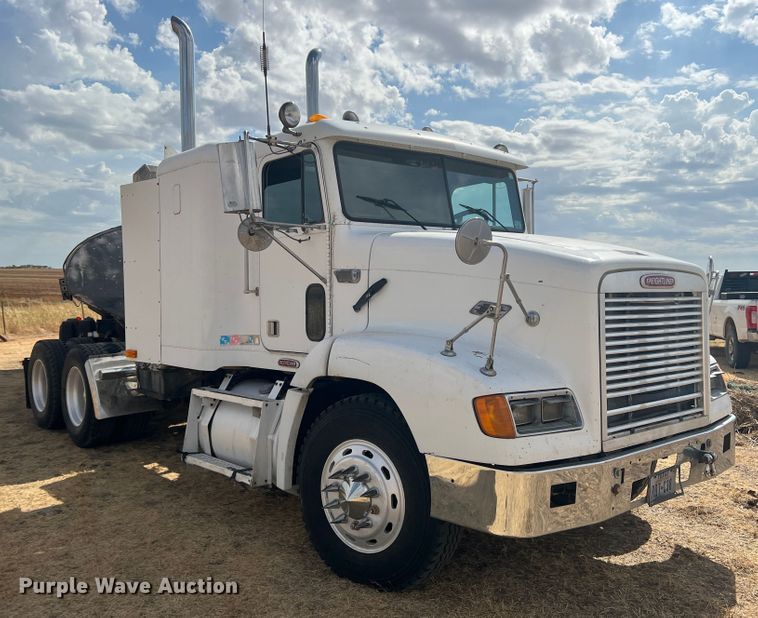 image for item DS8477 1997 Freightliner FLD  semi truck