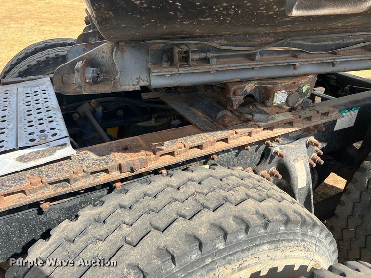 image for item DS8477 1997 Freightliner FLD  semi truck