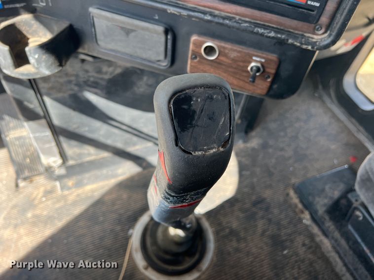 image for item DS8477 1997 Freightliner FLD  semi truck