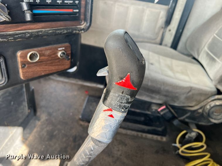 image for item DS8477 1997 Freightliner FLD  semi truck