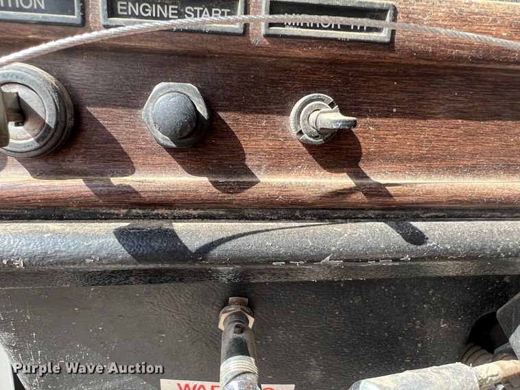 image for item DS8477 1997 Freightliner FLD  semi truck