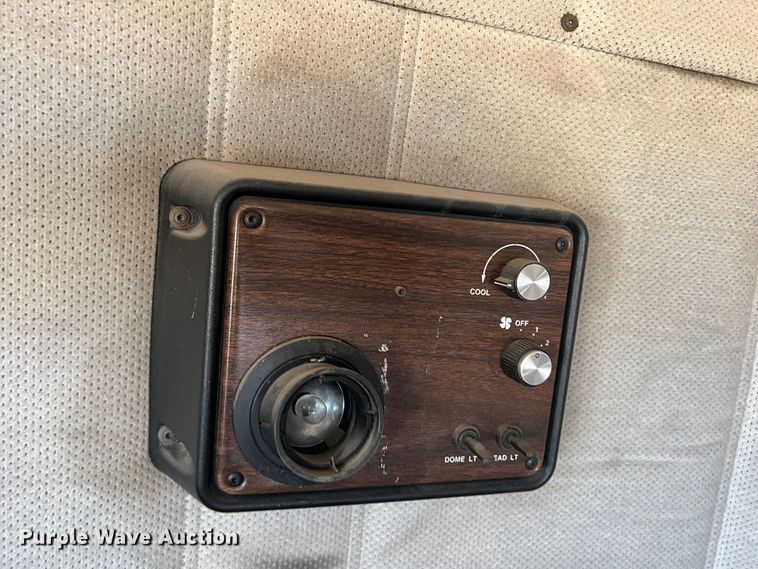 image for item DS8477 1997 Freightliner FLD  semi truck