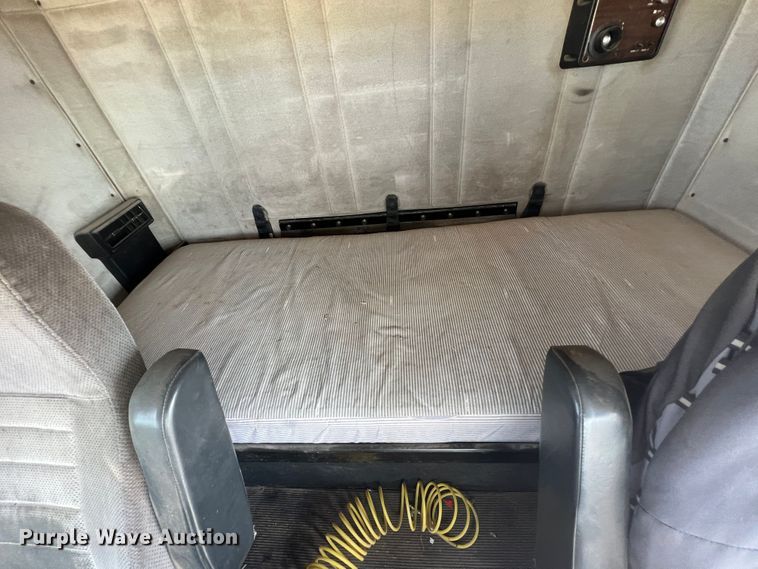 image for item DS8477 1997 Freightliner FLD  semi truck