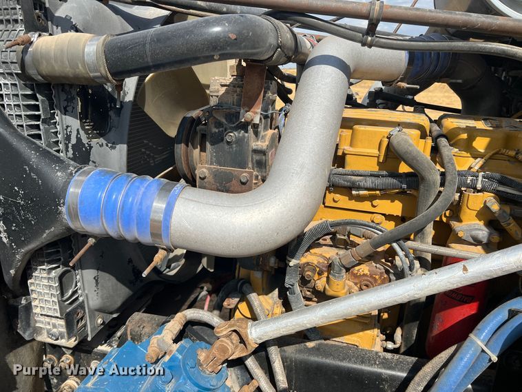 image for item DS8477 1997 Freightliner FLD  semi truck