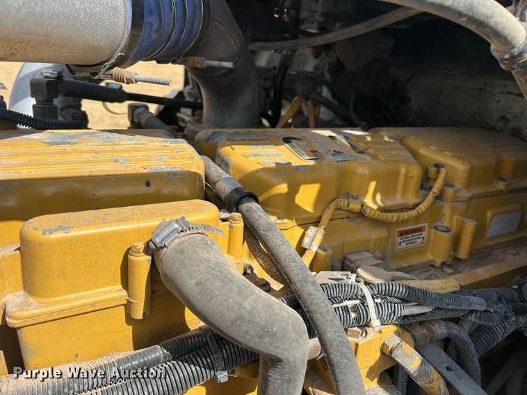 image for item DS8477 1997 Freightliner FLD  semi truck