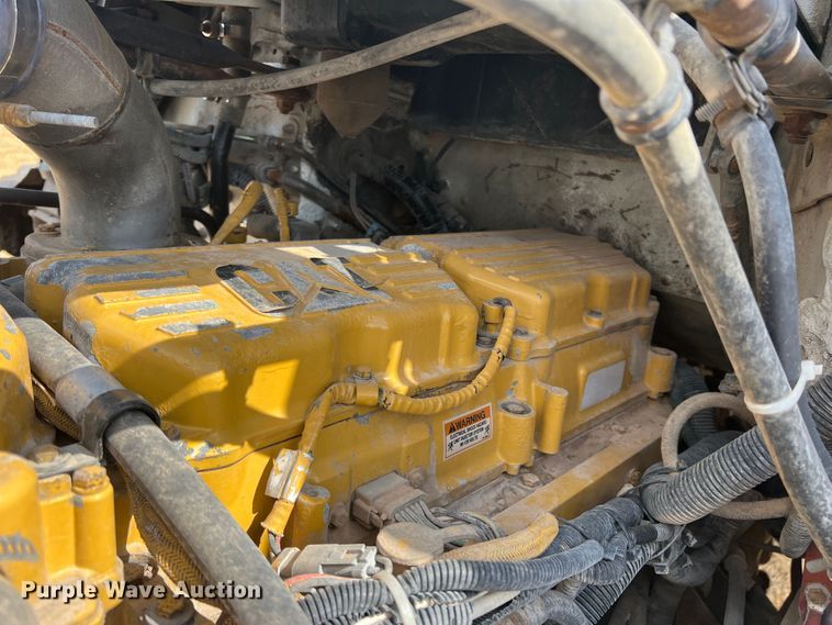 image for item DS8477 1997 Freightliner FLD  semi truck