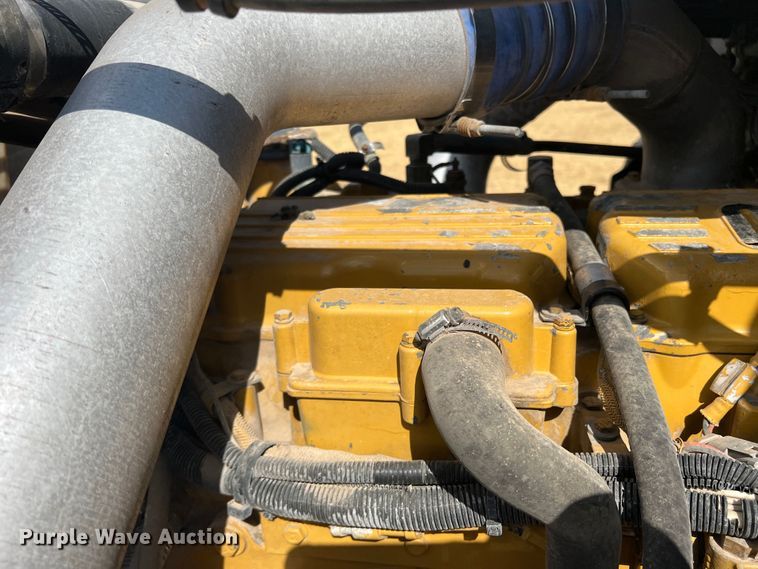 image for item DS8477 1997 Freightliner FLD  semi truck