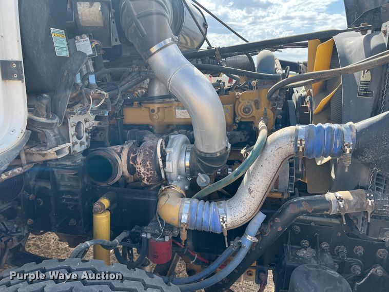 image for item DS8477 1997 Freightliner FLD  semi truck