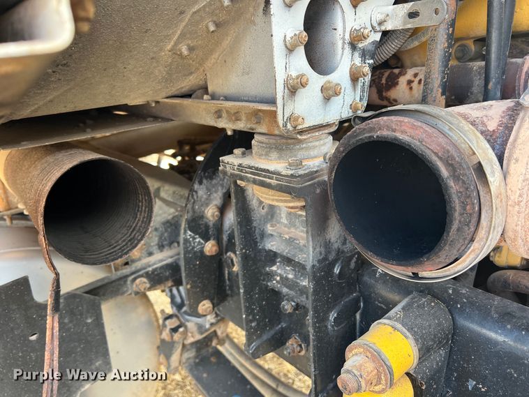 image for item DS8477 1997 Freightliner FLD  semi truck