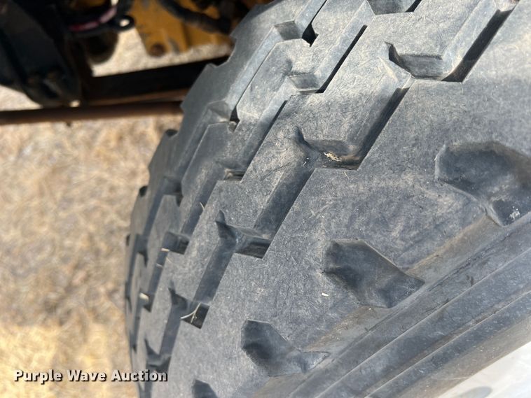 image for item DS8477 1997 Freightliner FLD  semi truck