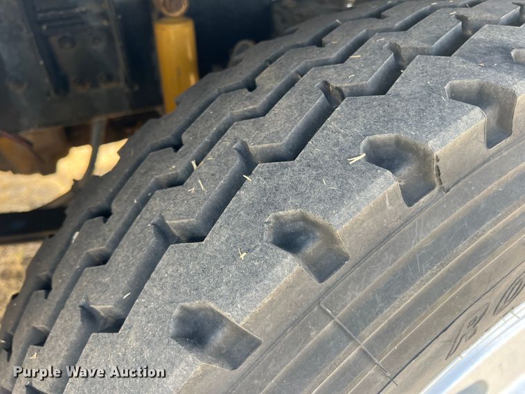 image for item DS8477 1997 Freightliner FLD  semi truck